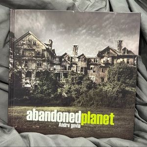 Abandoned Planet Artbook